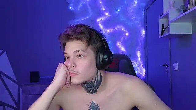 Snapshot of DENIS_HERE chatting on 15, 12, 2024 DENIS HERE online show from 15, 12, 2024