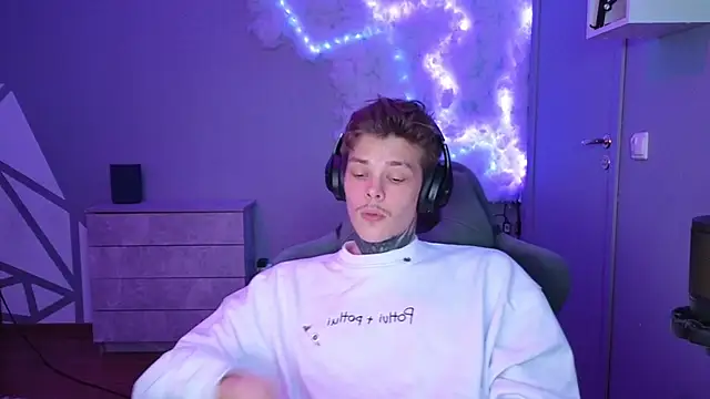 Snapshot of DENIS_HERE chatting on 16, 12, 2024 DENIS HERE online show from 16, 12, 2024