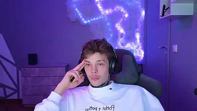 Snapshot of DENIS_HERE chatting on 16, 12, 2024 DENIS HERE online show from 16, 12, 2024