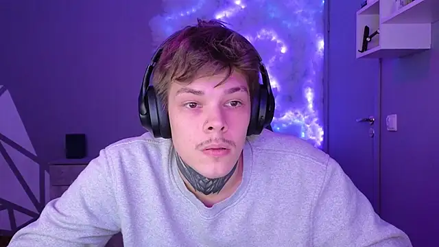 Snapshot of DENIS_HERE chatting on 19, 12, 2024 DENIS HERE online show from 19, 12, 2024