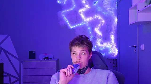 Snapshot of DENIS_HERE chatting on 29, 12, 2024 DENIS HERE online show from 29, 12, 2024