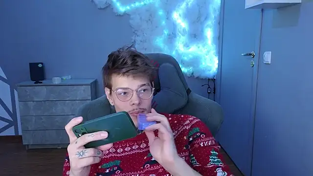 Snapshot of DENIS_HERE chatting on 31, 12, 2024 DENIS HERE online show from 31, 12, 2024