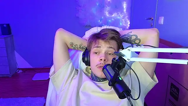 Snapshot of DENIS_HERE chatting on 7, 1, 2025 DENIS HERE online show from 7, 1, 2025