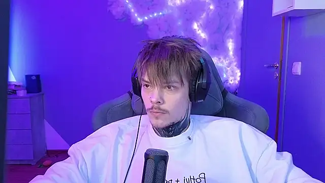 Snapshot of DENIS_HERE chatting on 22, 1, 2025 DENIS HERE online show from 22, 1, 2025