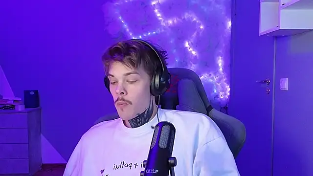 Snapshot of DENIS_HERE chatting on 24, 1, 2025 DENIS HERE online show from 24, 1, 2025