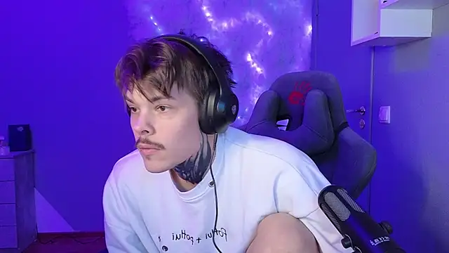 Snapshot of DENIS_HERE chatting on 24, 1, 2025 DENIS HERE online show from 24, 1, 2025