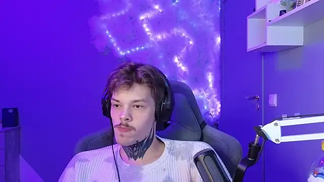 Snapshot of DENIS_HERE chatting on 28, 1, 2025 DENIS HERE online show from 28, 1, 2025