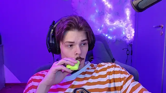 Snapshot of DENIS_HERE chatting on 1, 2, 2025 DENIS HERE online show from 1, 2, 2025