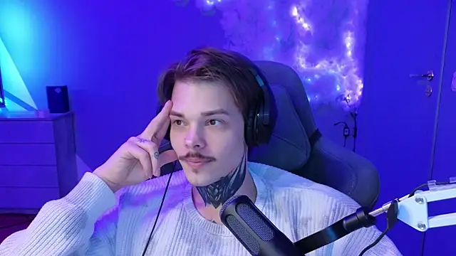 Snapshot of DENIS_HERE chatting on 1, 2, 2025 DENIS HERE online show from 1, 2, 2025