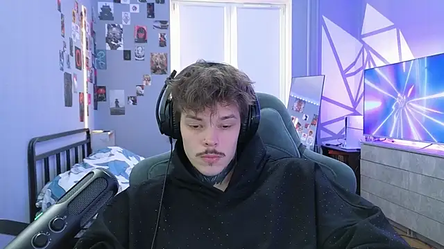 Snapshot of DENIS_HERE chatting on 4, 2, 2025 DENIS HERE online show from 4, 2, 2025