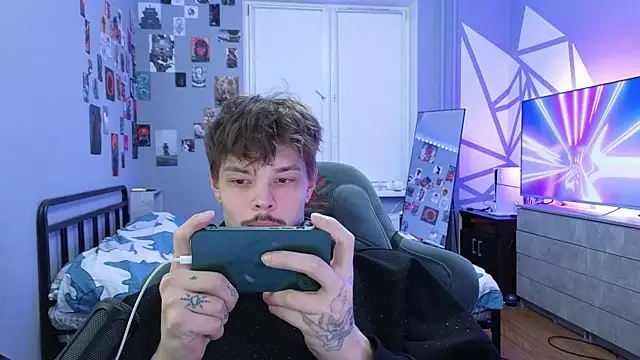 Snapshot of DENIS_HERE chatting on 4, 2, 2025 DENIS HERE online show from 4, 2, 2025