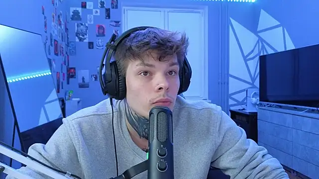 Snapshot of DENIS_HERE chatting on 16, 3, 2025 DENIS HERE online show from 16, 3, 2025