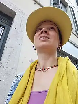 Exhibitionsplit online show from 6, 3, 2025