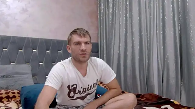 Snapshot of 10in_deluxe chatting on 9, 10, 2025 10in deluxe online show from 9, 10, 2025