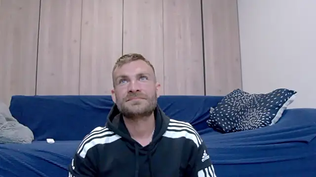 Snapshot of 10in_deluxe chatting on 18, 10, 2025 10in deluxe online show from 18, 10, 2025