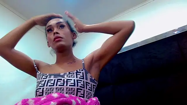 CoralineSweett online show from 13, 9, 2025