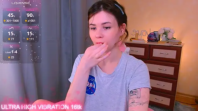 Snapshot of cutie_mili chatting on 6, 10, 2025 cutie mili online show from 6, 10, 2025