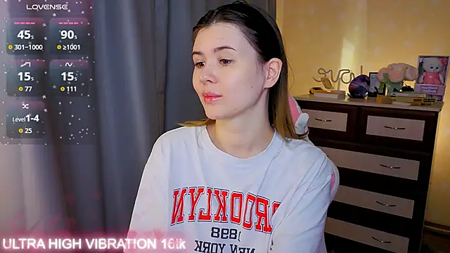 Snapshot of cutie_mili chatting on 5, 11, 2025 cutie mili online show from 5, 11, 2025