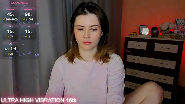 Snapshot of cutie_mili chatting on 2, 12, 2025 cutie mili online show from 2, 12, 2025