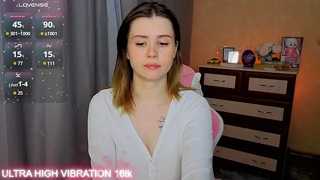 Snapshot of cutie_mili chatting on 3, 12, 2025 cutie mili online show from 3, 12, 2025