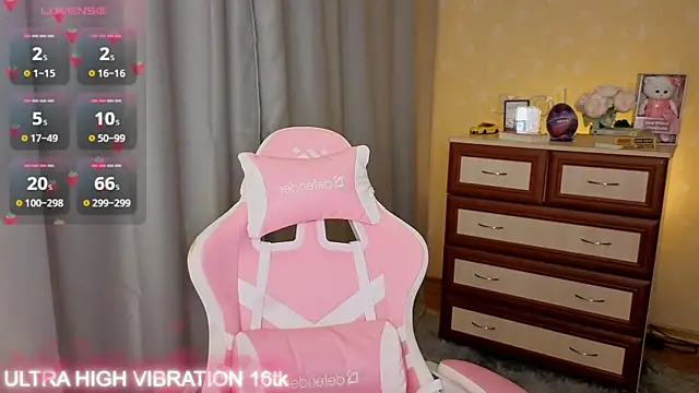 Snapshot of cutie_mili chatting on 5, 12, 2025 cutie mili online show from 5, 12, 2025