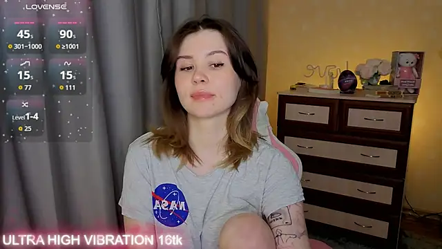 Snapshot of cutie_mili chatting on 18, 12, 2025 cutie mili online show from 18, 12, 2025