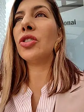 scarlett moore online show from 5, 3, 2026