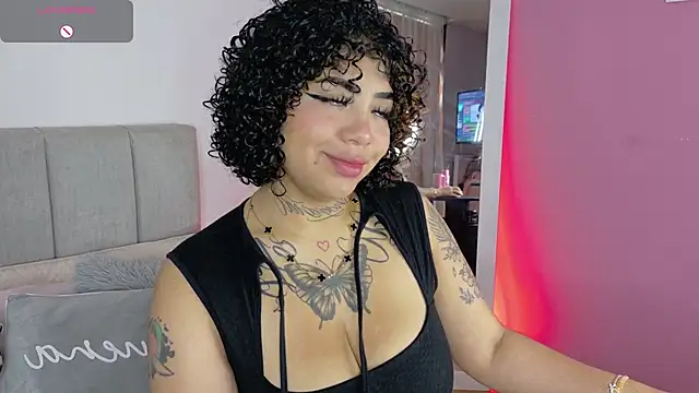 Snapshot of foxxy-lov3 chatting on 18, 11, 2025 foxxy-lov3 online show from 18, 11, 2025