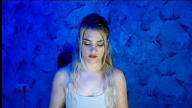 Snapshot of nika_gold1 chatting on 11, 11, 2025 nika gold1 online show from 11, 11, 2025