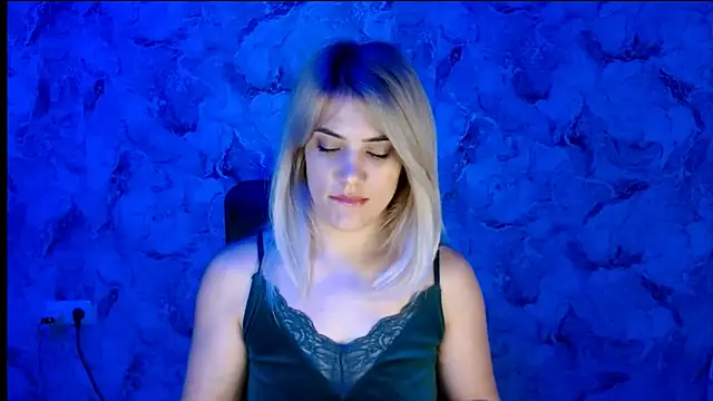 Snapshot of nika_gold1 chatting on 13, 11, 2025 nika gold1 online show from 13, 11, 2025