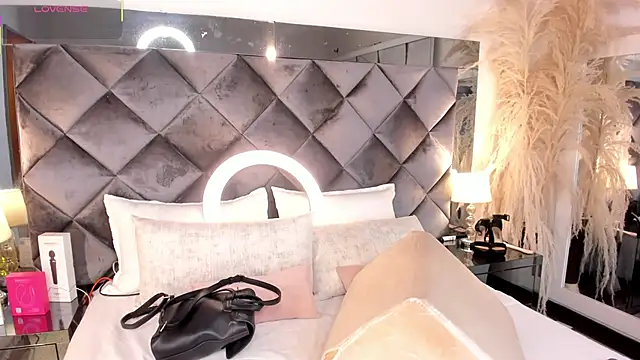 sofhiaa adaams online show from 14, 11, 2025