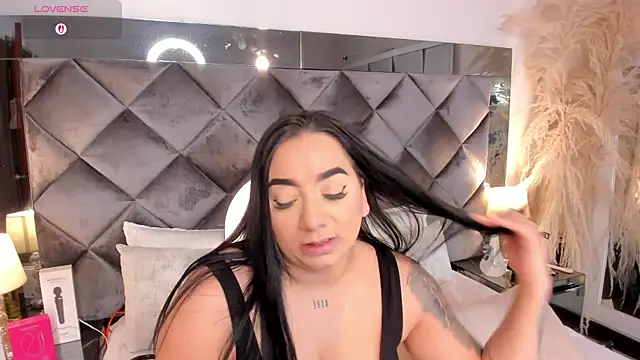 sofhiaa adaams online show from 18, 11, 2025