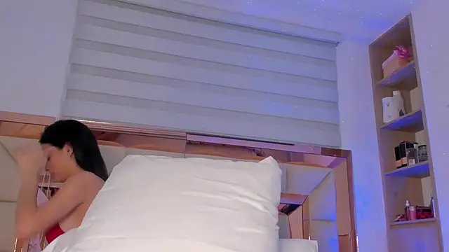 Snapshot of violetta-brown1 chatting on 24, 1, 2025 violetta-brown1 online show from 24, 1, 2025