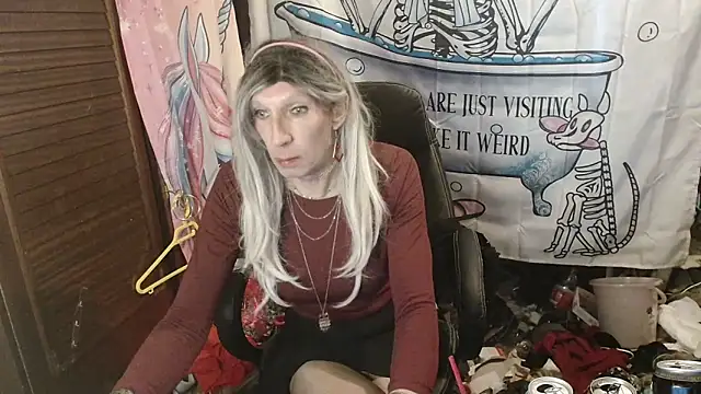 Snapshot of Ombeline1 chatting on 3, 2, 2026 Ombeline1 online show from 3, 2, 2026