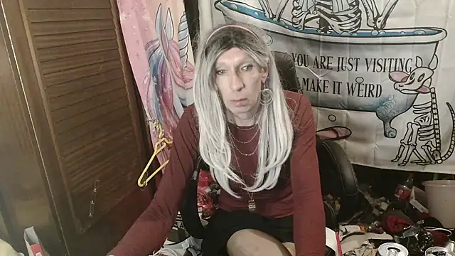 Snapshot of Ombeline1 chatting on 4, 2, 2026 Ombeline1 online show from 4, 2, 2026