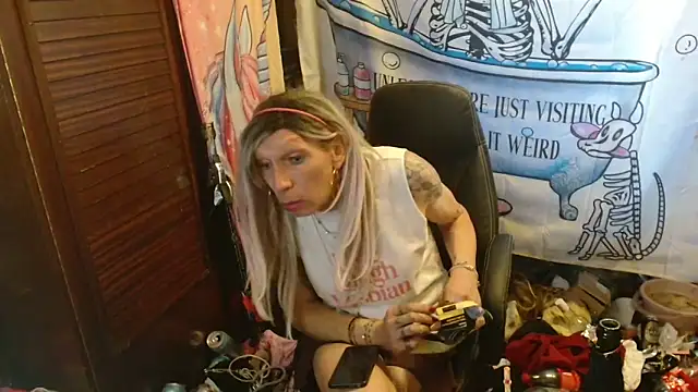 Snapshot of Ombeline1 chatting on 1, 4, 2026 Ombeline1 online show from 1, 4, 2026
