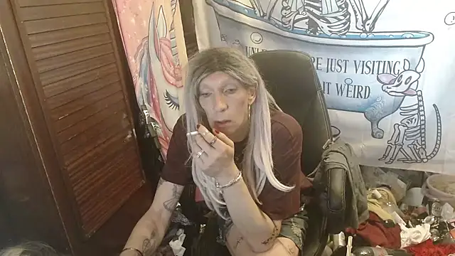 Snapshot of Ombeline1 chatting on 3, 4, 2026 Ombeline1 online show from 3, 4, 2026