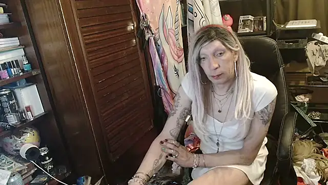 Snapshot of Ombeline1 chatting on 15, 4, 2026 Ombeline1 online show from 15, 4, 2026