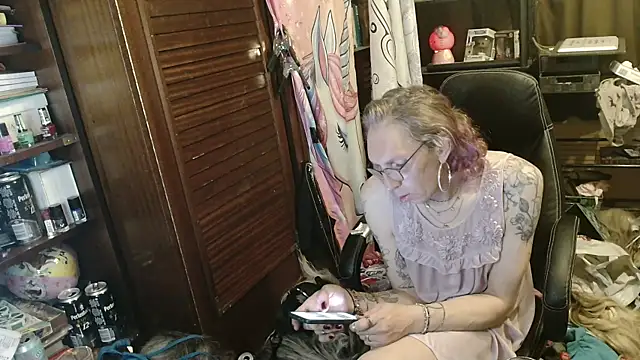 Snapshot of Ombeline1 chatting on 20, 4, 2026 Ombeline1 online show from 20, 4, 2026