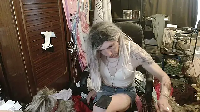 Snapshot of Ombeline1 chatting on 23, 5, 2026 Ombeline1 online show from 23, 5, 2026