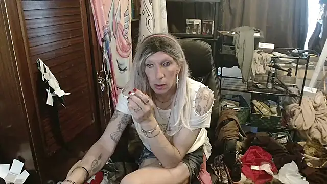 Snapshot of Ombeline1 chatting on 24, 5, 2026 Ombeline1 online show from 24, 5, 2026