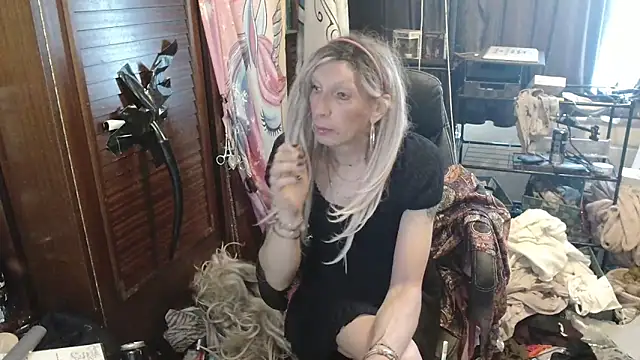 Snapshot of Ombeline1 chatting on 28, 5, 2026 Ombeline1 online show from 28, 5, 2026