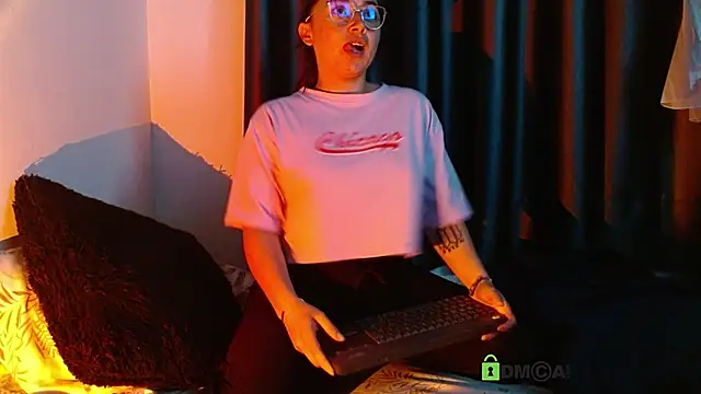 Hot Candy  online show from 18, 9, 2025