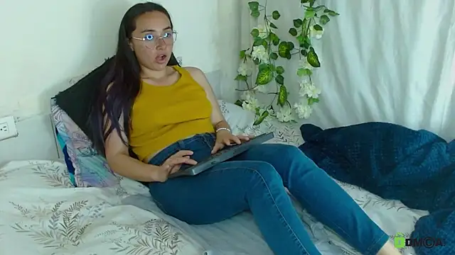 Hot Candy  online show from 5, 4, 2026