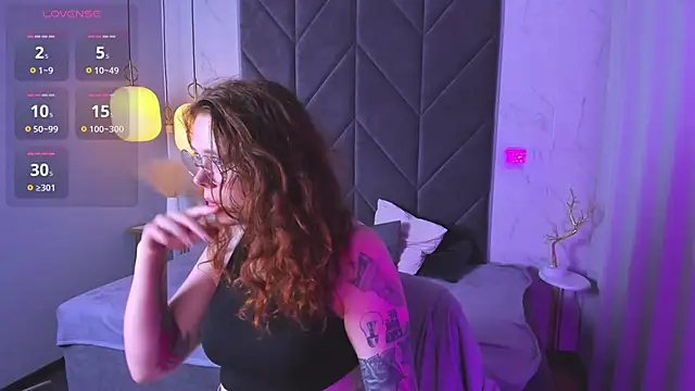 Snapshot of SophiePure chatting on 4, 10, 2025 SophiePure online show from 4, 10, 2025