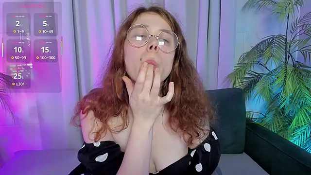 Snapshot of SophiePure chatting on 7, 10, 2025 SophiePure online show from 7, 10, 2025