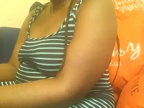 Snapshot of Sexy_Riri chatting on 3, 10, 2025 Sexy Riri online show from 3, 10, 2025