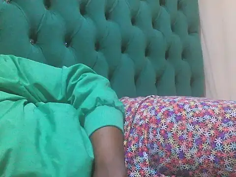 Snapshot of Sexy_Riri chatting on 7, 10, 2025 Sexy Riri online show from 7, 10, 2025