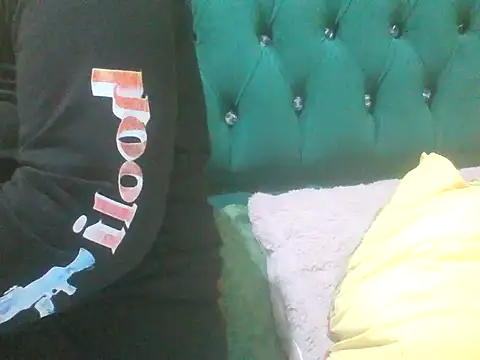 Snapshot of Sexy_Riri chatting on 24, 10, 2025 Sexy Riri online show from 24, 10, 2025