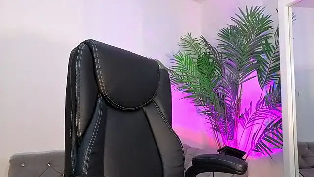 Snapshot of alina_cruz chatting on 4, 11, 2025 alina cruz online show from 4, 11, 2025